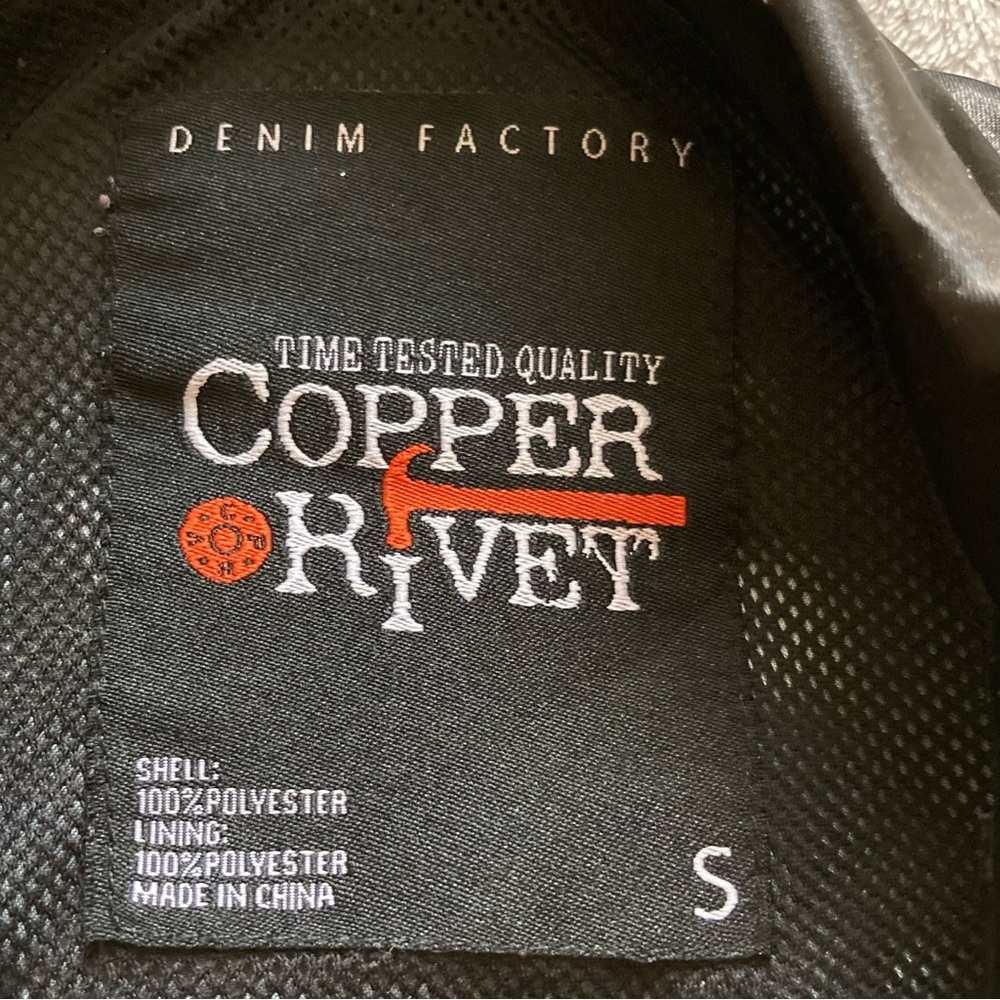 Copper Rivet Satin Men's Black Racing Graphic Shirt - thread pulls - Picture 3 of 12